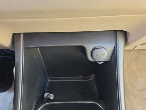 Used 2004 Toyota Camry LE image 26