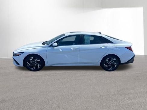 Certified 2025 Hyundai Elantra SEL FWD image 3