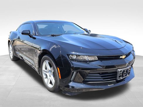 Used 2017 Chevrolet Camaro LT RWD image 13