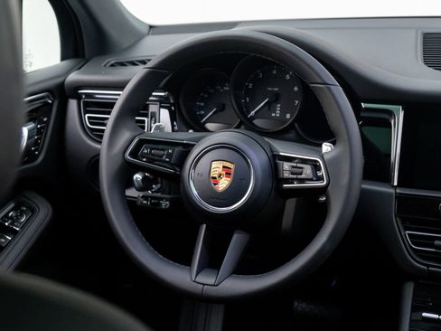 Certified 2026 Porsche Macan AWD/4WD image 12