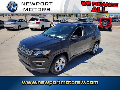 Used 2018 Jeep Compass Latitude image 1