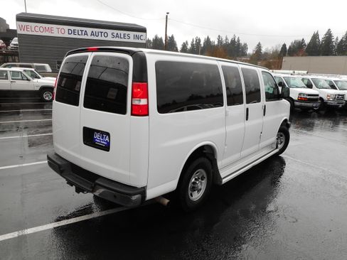 Used 2017 Chevrolet Express 3500 LT w/ LT Preferred Equipment Group image 8