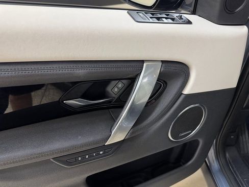 Used 2022 Land Rover Discovery Sport SE image 7