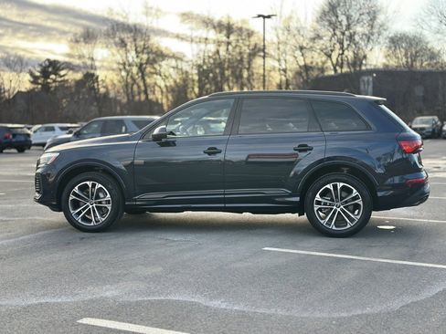 Used 2025 Audi Q7 2.0T Premium w/ Convenience Plus Package image 3