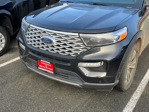 Used 2020 Ford Explorer Platinum w/ Premium Technology Package image 2