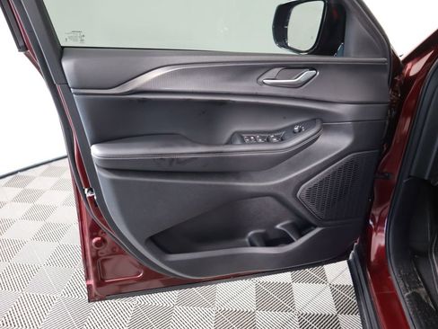 Used 2023 Jeep Grand Cherokee Altitude image 24