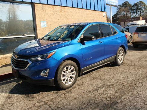 Used 2019 Chevrolet Equinox LS w/ LS Convenience Package image 3
