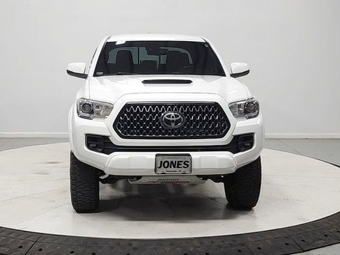 Used 2019 Toyota Tacoma TRD Sport w/ Technology Package AWD/4WD image 2