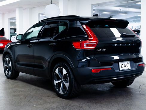 Used 2024 Volvo XC40 B5 Plus image 4