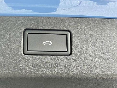 New 2025 Volkswagen Tiguan SE image 30