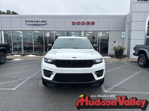 Certified 2023 Jeep Grand Cherokee Altitude AWD/4WD image 1