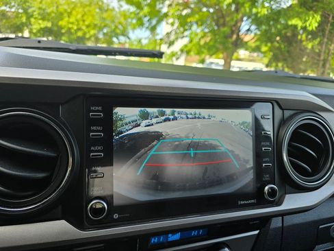 Used 2021 Toyota Tacoma SR5 AWD/4WD image 25
