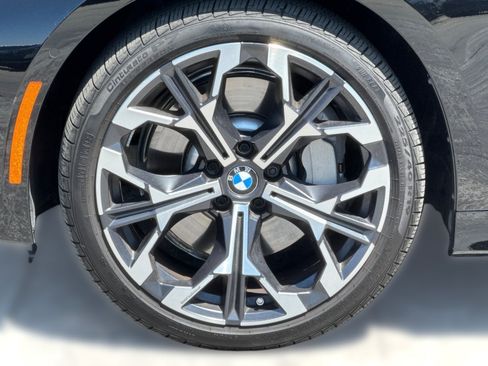 Used 2025 BMW 330i Sedan w/ Premium Package RWD image 13