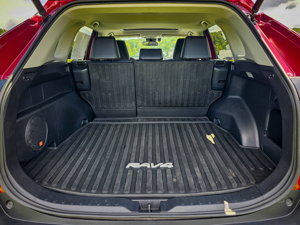 Used 2019 Toyota RAV4 XLE Premium w/ Cold Weather Package AWD/4WD image 33