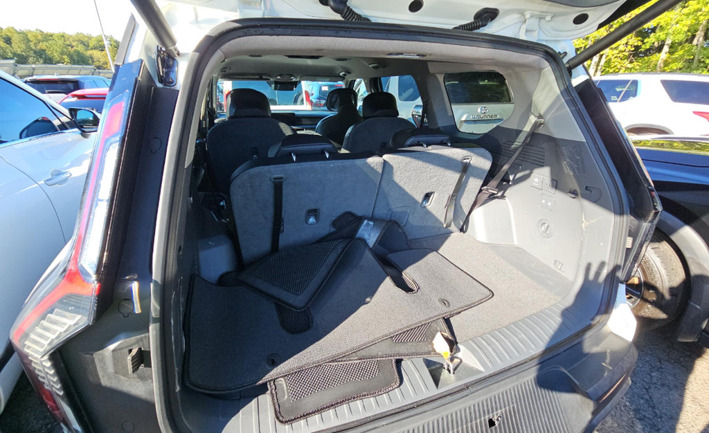 Used 2024 Kia EV9 Light Long Range RWD image 19