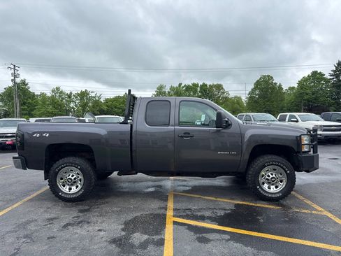 Used 2011 Chevrolet Silverado 2500 W/T w/ Snow Plow Prep Package AWD/4WD image 5
