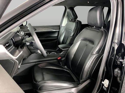 Used 2023 Jeep Grand Cherokee L Limited RWD image 8