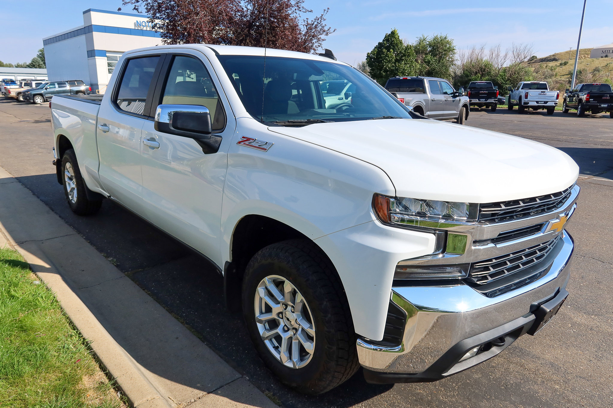 Used 2020 Chevrolet Silverado 1500 LT w/ True North Edition AWD/4WD image 4
