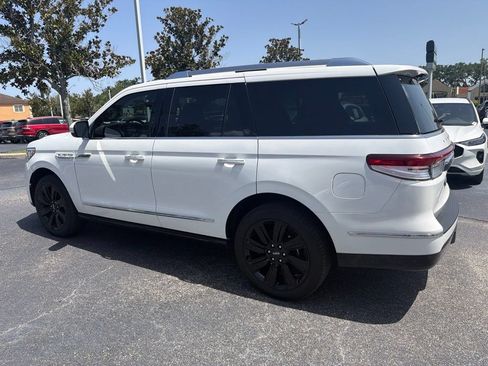 Used 2023 Lincoln Navigator Reserve AWD/4WD image 4
