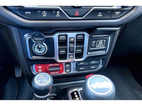 Certified 2025 Jeep Wrangler Unlimited Rubicon AWD/4WD image 27