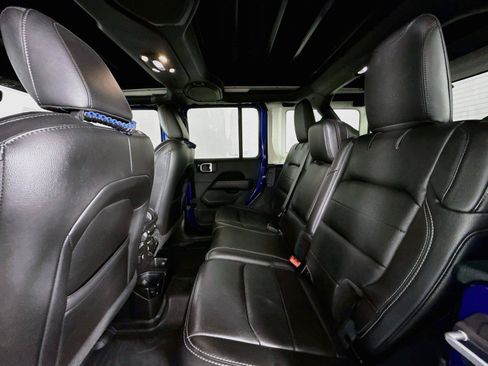 Used 2019 Jeep Wrangler Unlimited Sahara AWD/4WD image 31