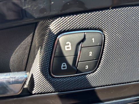 Used 2022 Lincoln Nautilus Reserve w/ Equipment Group 201A image 17