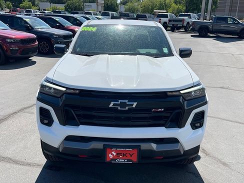 Used 2024 Chevrolet Colorado Z71 w/ Z71 Convenience Package 2 AWD/4WD image 4