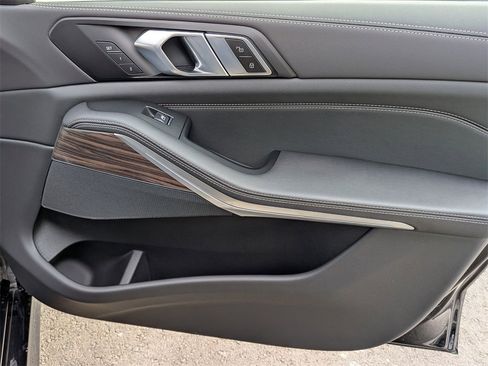 New 2026 BMW X7 xDrive40i w/ M Sport Package image 17