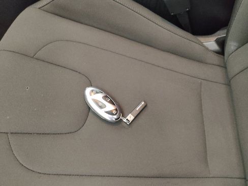Used 2025 Hyundai Elantra SEL FWD image 32