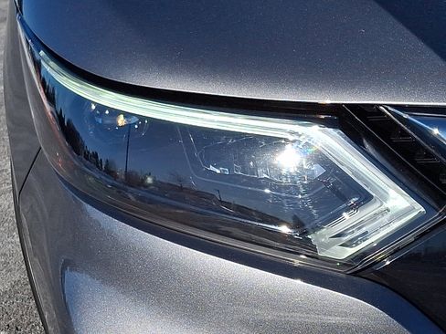 Used 2021 Nissan Rogue Sport SL w/ Premium Package image 9