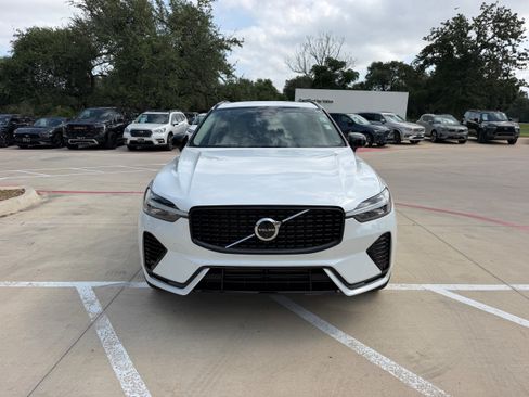 Certified 2024 Volvo XC60 T8 Ultimate w/ Protection Package Premier AWD/4WD image 8