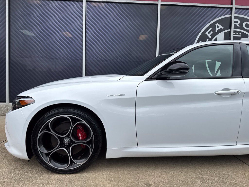 Used 2023 Alfa Romeo Giulia Veloce AWD/4WD image 16