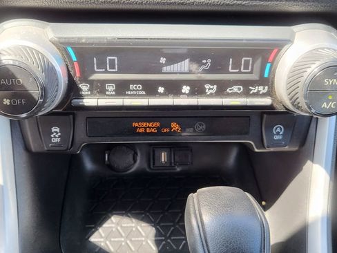 Used 2021 Toyota RAV4 XLE w/ Convenience Package FWD image 34