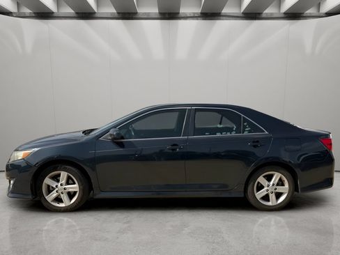 Used 2014 Toyota Camry SE FWD image 2