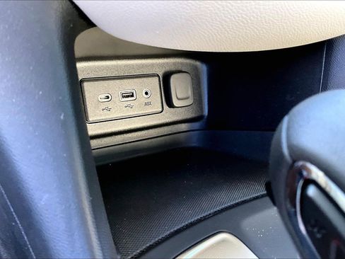 Used 2022 Chevrolet Equinox LS w/ LS Convenience Package image 24