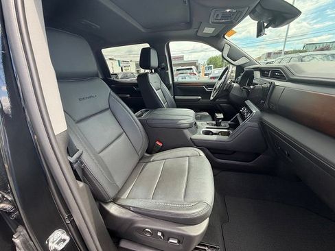 Used 2024 GMC Sierra 1500 Denali w/ Technology Package AWD/4WD image 32