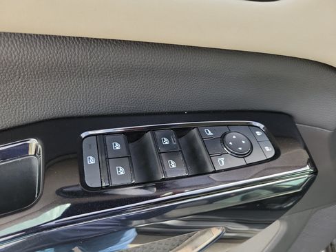Used 2022 Nissan Pathfinder SV FWD image 26
