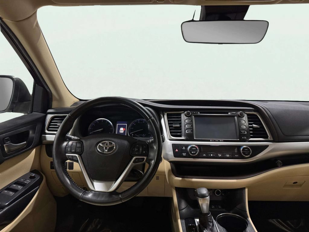 Used 2019 Toyota Highlander XLE AWD/4WD image 10