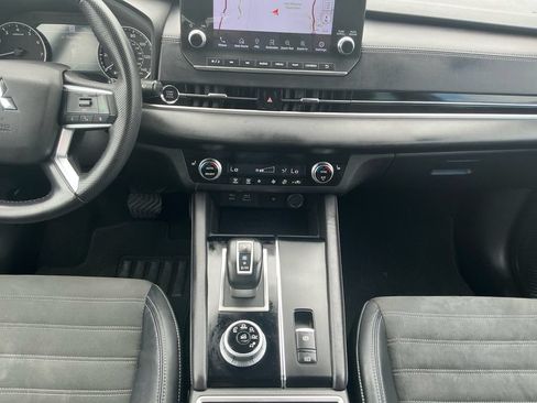Used 2023 Mitsubishi Outlander SE FWD image 20