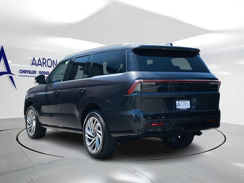 Used 2025 Lincoln Navigator Reserve AWD/4WD image 2