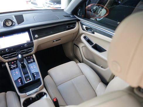 Certified 2022 Porsche Macan GTS image 34