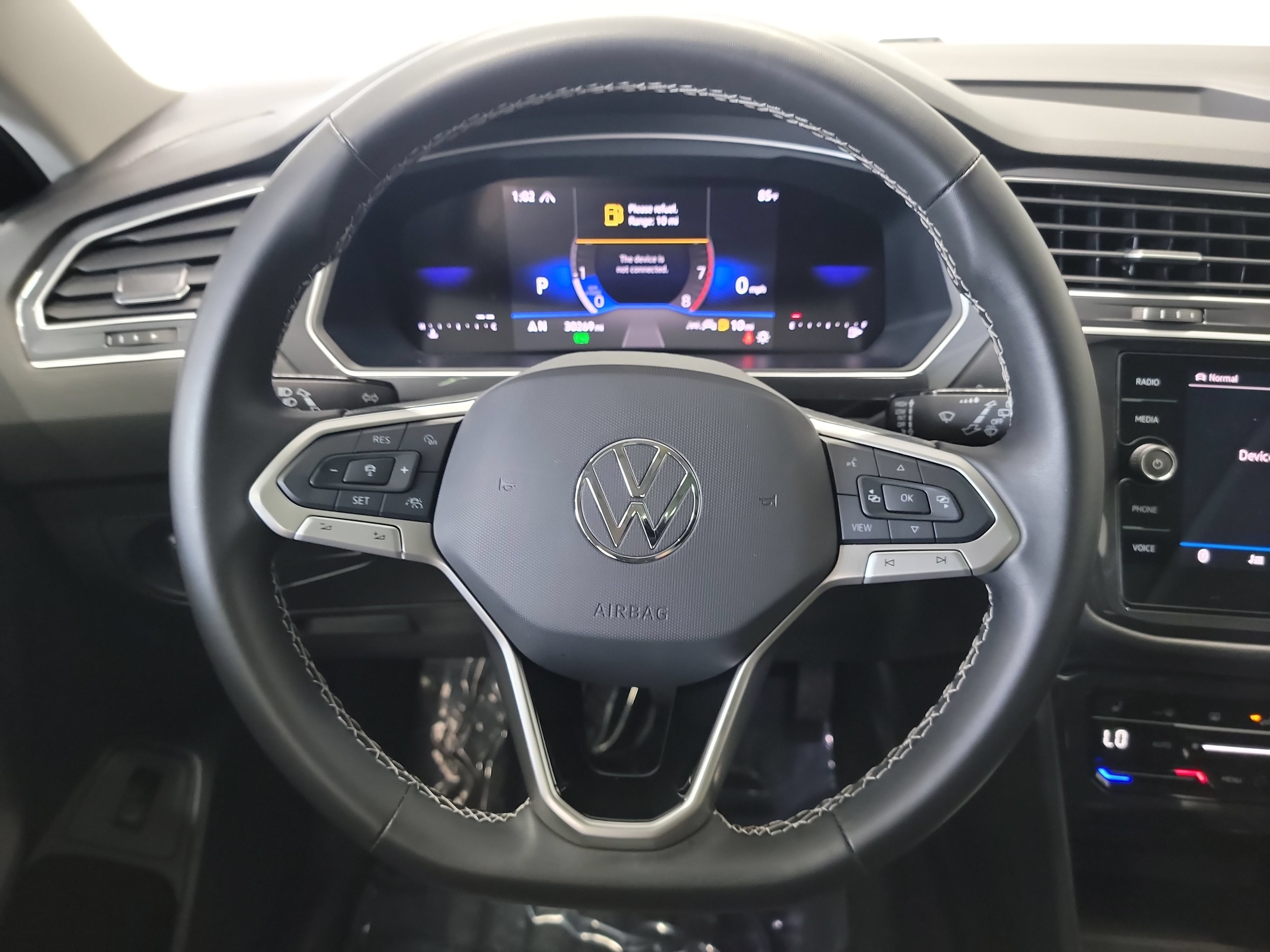 Used 2024 Volkswagen Tiguan SE AWD/4WD image 17