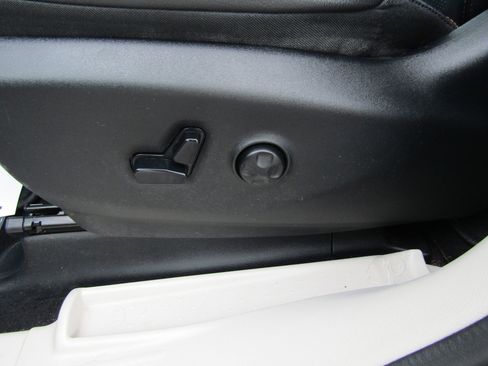 Used 2019 Chrysler Pacifica Touring-L Plus w/ Advanced Safetytec Group image 21