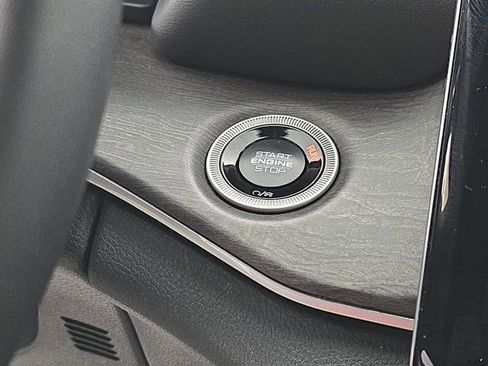 Used 2024 Jeep Grand Cherokee Limited image 38