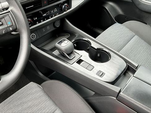 Used 2023 Nissan Rogue SV image 14