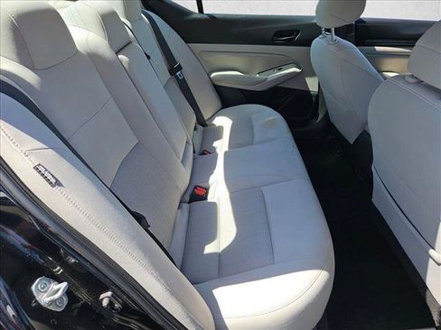 Used 2024 Nissan Altima 2.5 SV FWD image 23