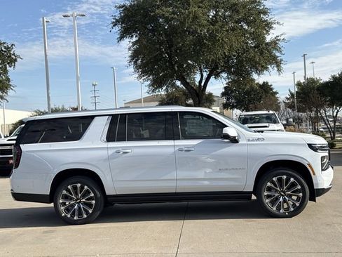 New 2026 Chevrolet Suburban High Country image 3