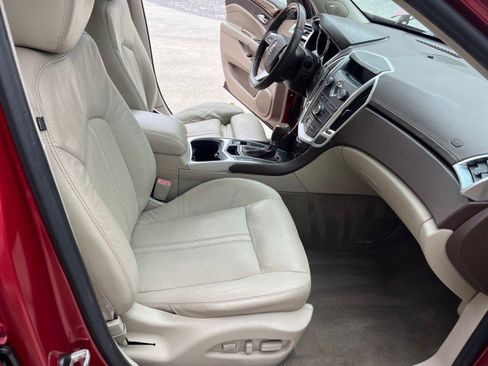 Used 2010 Cadillac SRX Luxury image 28