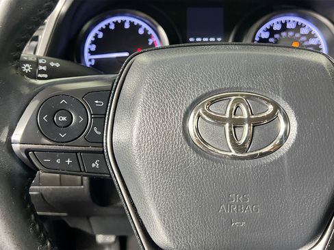 Used 2022 Toyota Camry SE FWD image 19