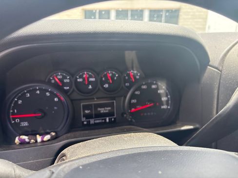 Used 2019 Chevrolet Silverado 1500 Custom w/ Custom Max Trailering Package AWD/4WD image 9